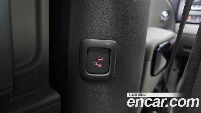 Kia Canival 2018 — photo 18