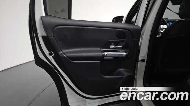 Mercedes-Benz EQB 2023 — photo 15