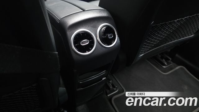 Mercedes-Benz EQB 2023 — photo 32