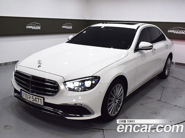 Mercedes-Benz E-Class 2022 — photo 1