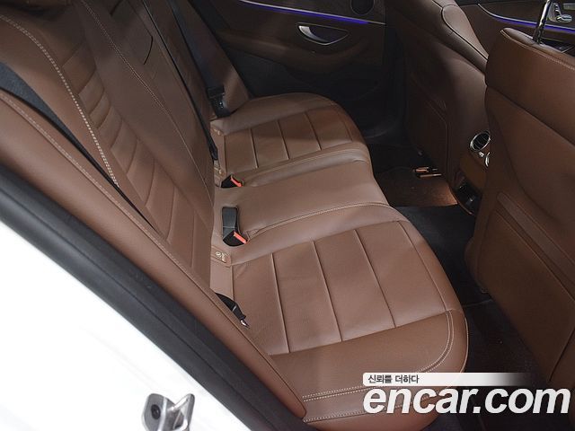 Mercedes-Benz E-Class 2022 — photo 5