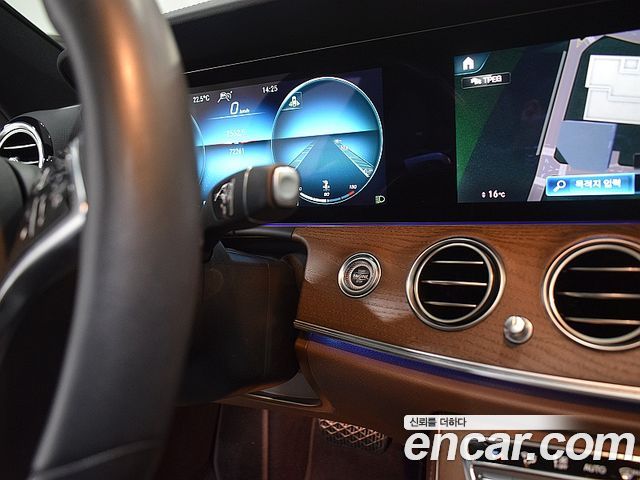 Mercedes-Benz E-Class 2022 — photo 8