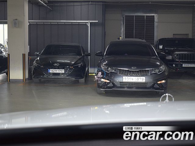Mercedes-Benz E-Class 2022 — photo 10