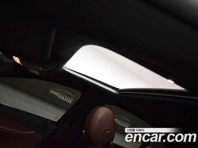 Mercedes-Benz E-Class 2022 — photo 14