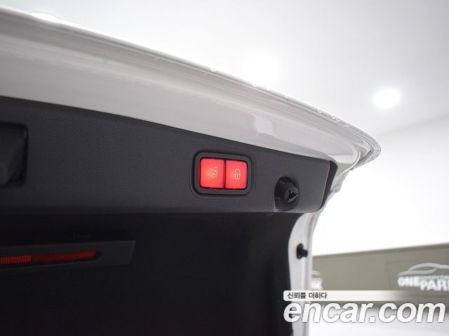 Mercedes-Benz E-Class 2022 — photo 16