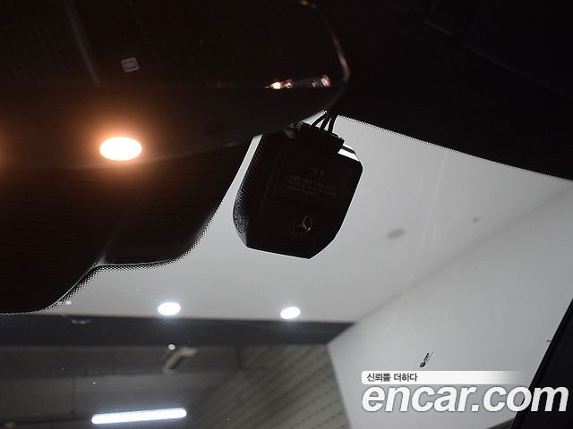 Mercedes-Benz E-Class 2022 — photo 17