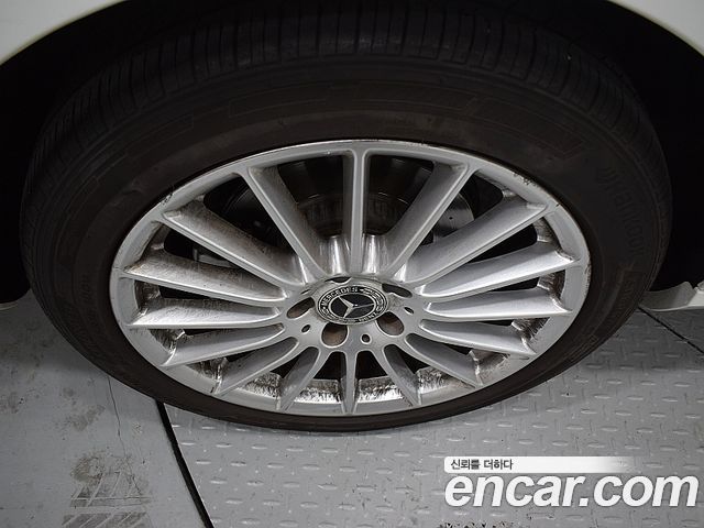 Mercedes-Benz E-Class 2022 — photo 18