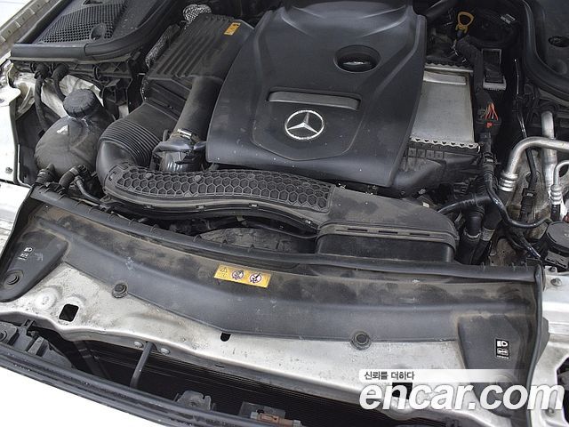 Mercedes-Benz E-Class 2022 — photo 19