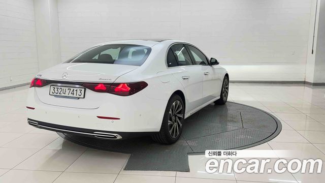 Mercedes-Benz E-Class 2026 — photo 4