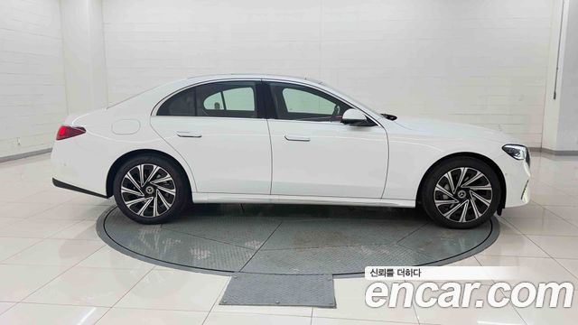 Mercedes-Benz E-Class 2026 — photo 5