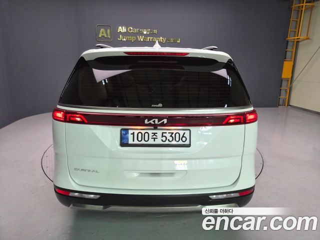 Kia Canival 2023 — photo 5