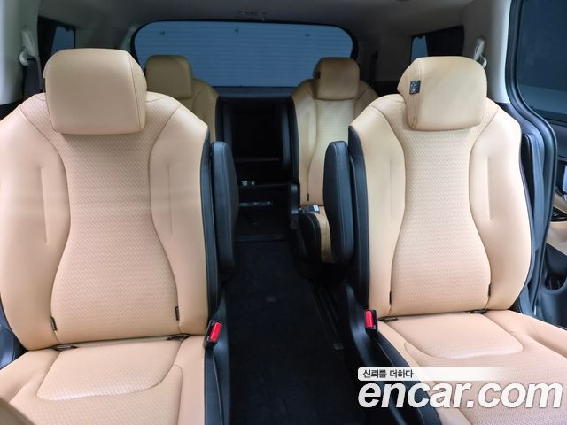 Kia Canival 2023 — photo 16