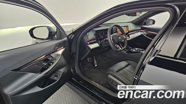 BMW 5-Series 2026 — photo 13