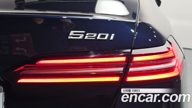BMW 5-Series 2026 — photo 9