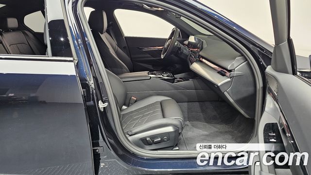 BMW 5-Series 2026 — photo 16