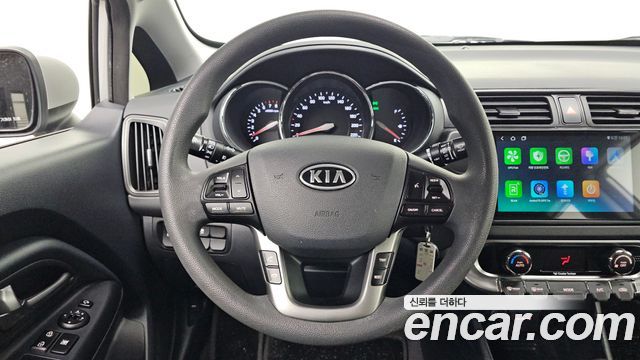 Kia pride 2012 — photo 14
