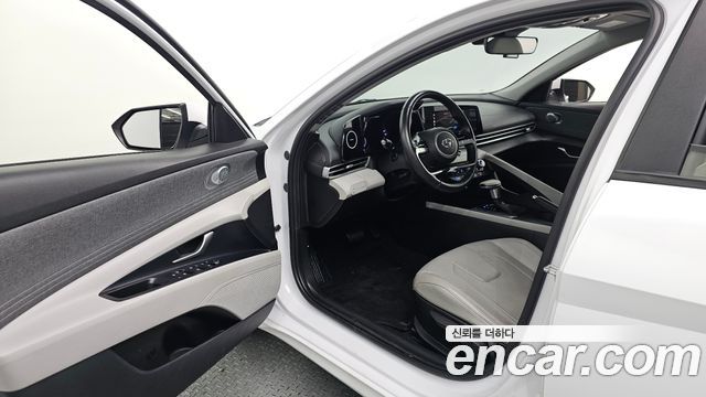 Hyundai AVANTE 2021 — photo 13