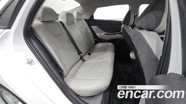 Hyundai AVANTE 2021 — photo 17