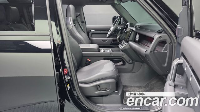 Land Rover Defender 2026 — photo 11