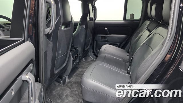 Land Rover Defender 2026 — photo 12