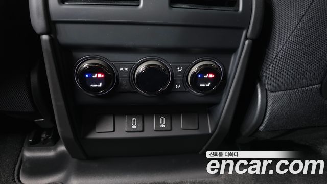 Land Rover Defender 2026 — photo 17