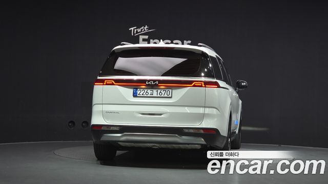 Kia Canival 2023 — photo 4