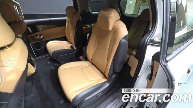 Kia Canival 2023 — photo 17