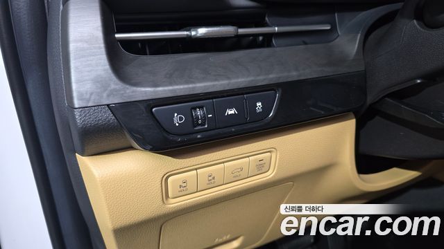Kia Canival 2023 — photo 28