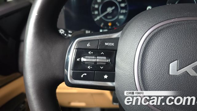 Kia Canival 2023 — photo 33