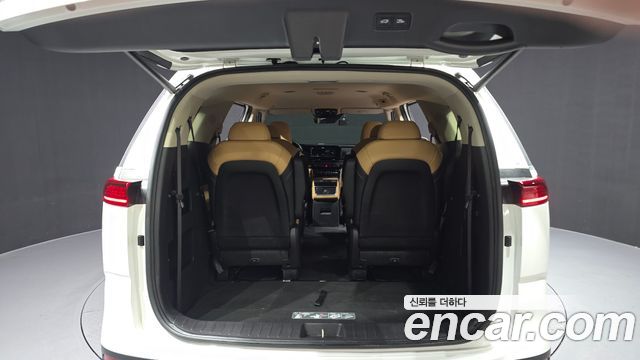 Kia Canival 2023 — photo 35