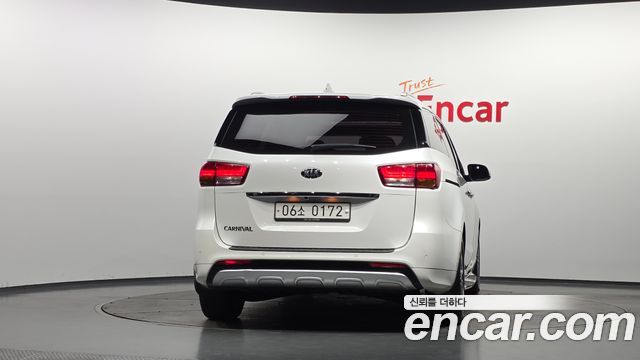 Kia Canival 2016 — photo 4