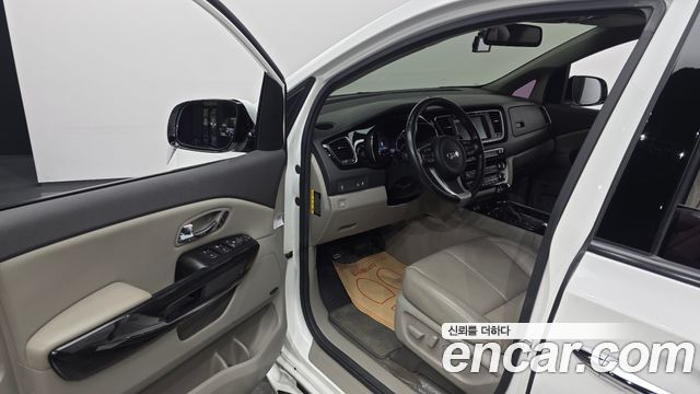 Kia Canival 2016 — photo 10