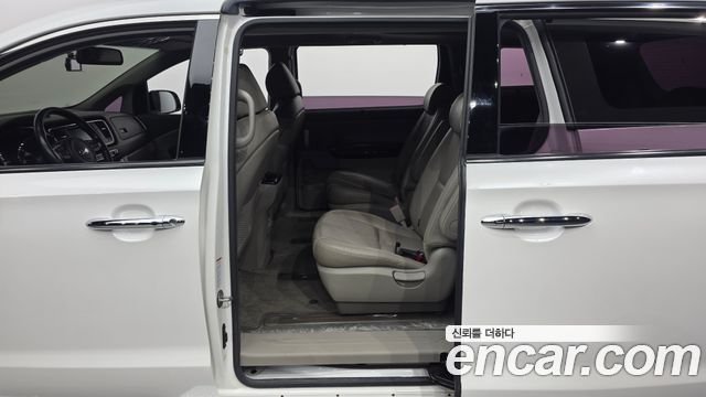 Kia Canival 2016 — photo 11