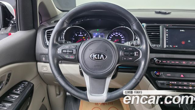 Kia Canival 2016 — photo 14