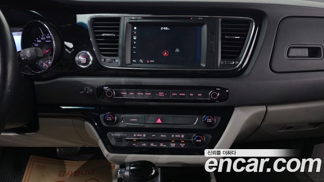 Kia Canival 2016 — photo 15