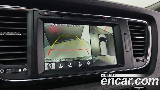 Kia Canival 2016 — photo 16