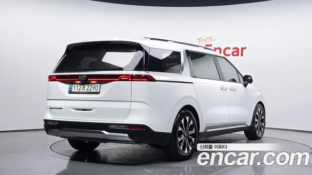 Kia Canival 2021 — photo 2