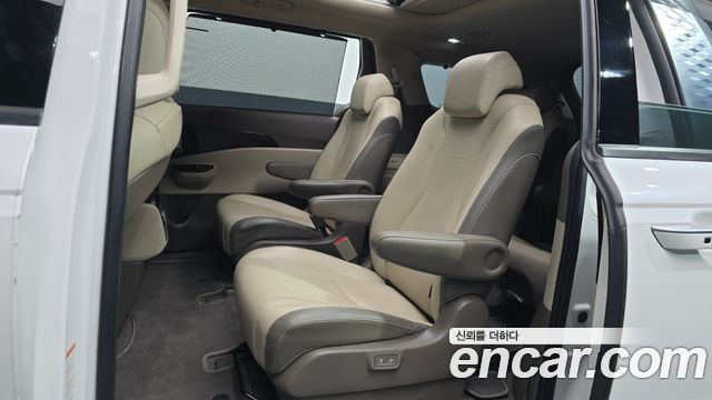 Kia Canival 2021 — photo 11