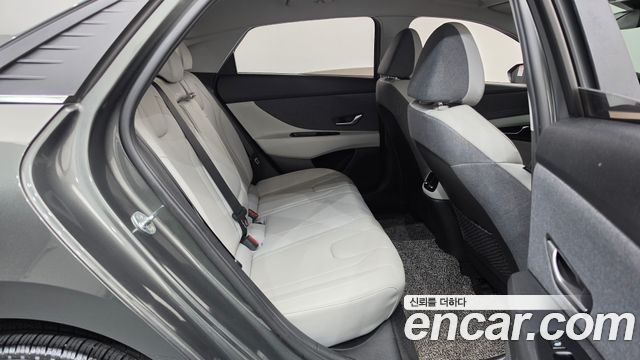 Hyundai AVANTE 2021 — photo 17