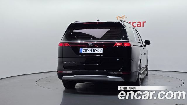 Kia Canival 2021 — photo 4