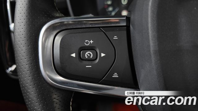 Volvo XC40 2019 — photo 21