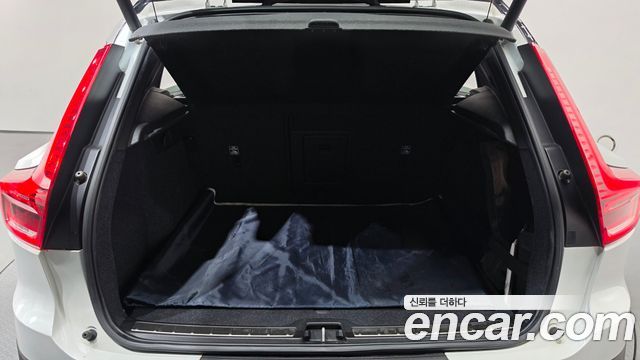 Volvo XC40 2019 — photo 24