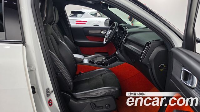 Volvo XC40 2019 — photo 16