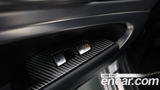 Genesis G70 2019 — photo 18