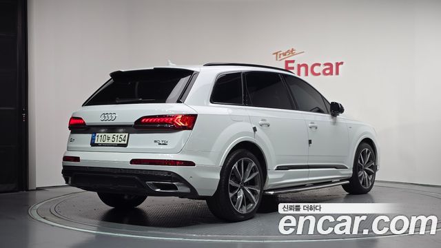 Audi Q7 2022 — photo 2