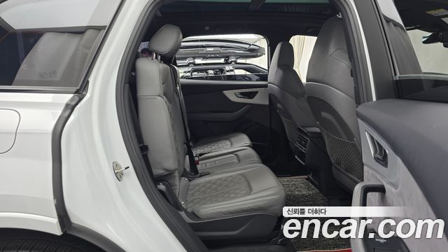 Audi Q7 2022 — photo 11