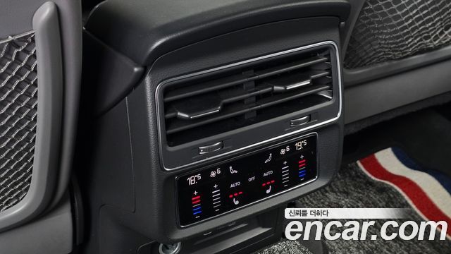 Audi Q7 2022 — photo 19