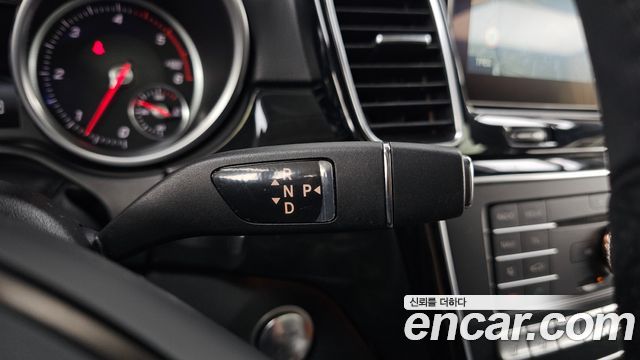 Mercedes-Benz GLE-Class 2016 — photo 9