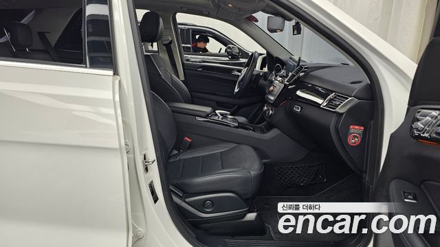 Mercedes-Benz GLE-Class 2016 — photo 11