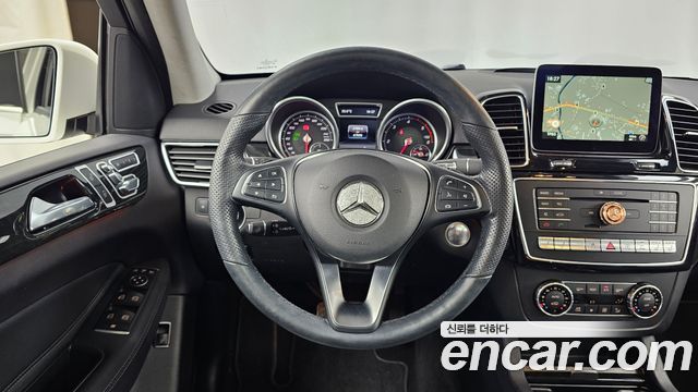 Mercedes-Benz GLE-Class 2016 — photo 13